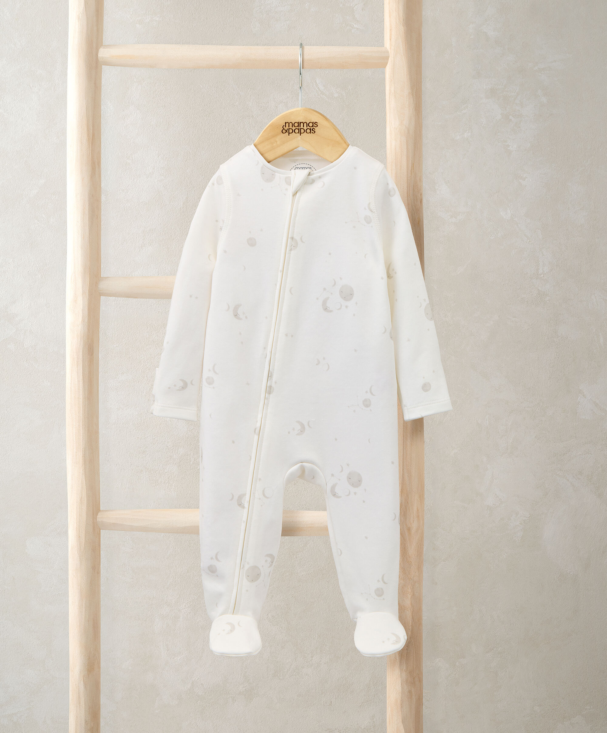 لباس قطعة واحدة بسحاب ونقشة أجرام سماوية