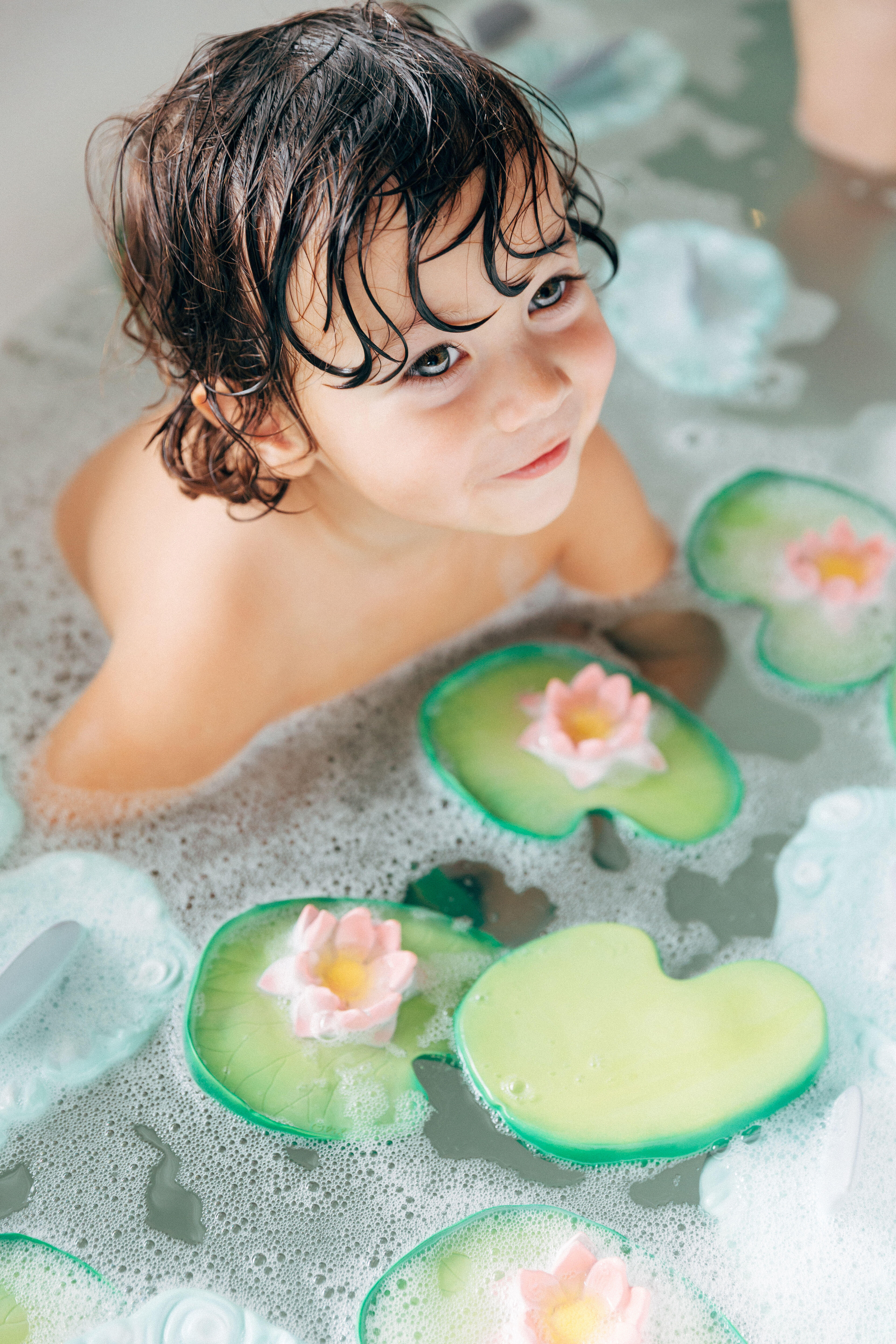 لعبة بتصميم زهرة زنبق الماء من أولي اند كارول image number 6