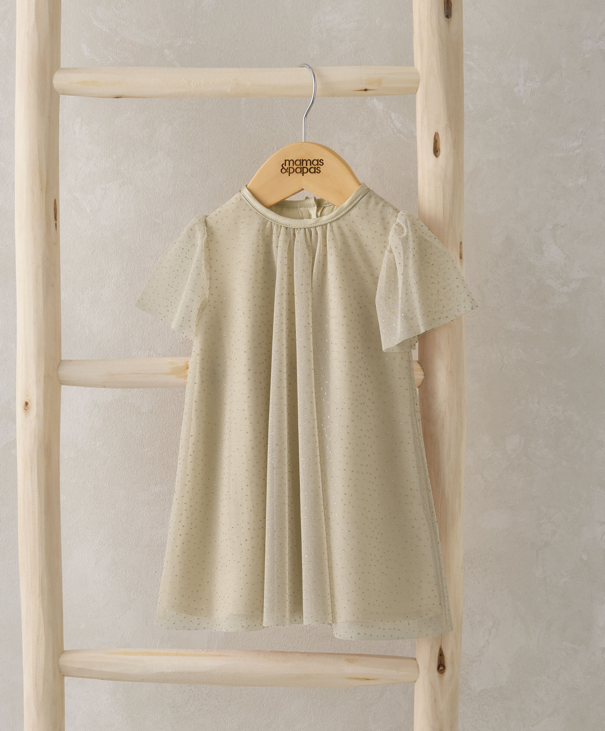 فستان ذهبي منقط