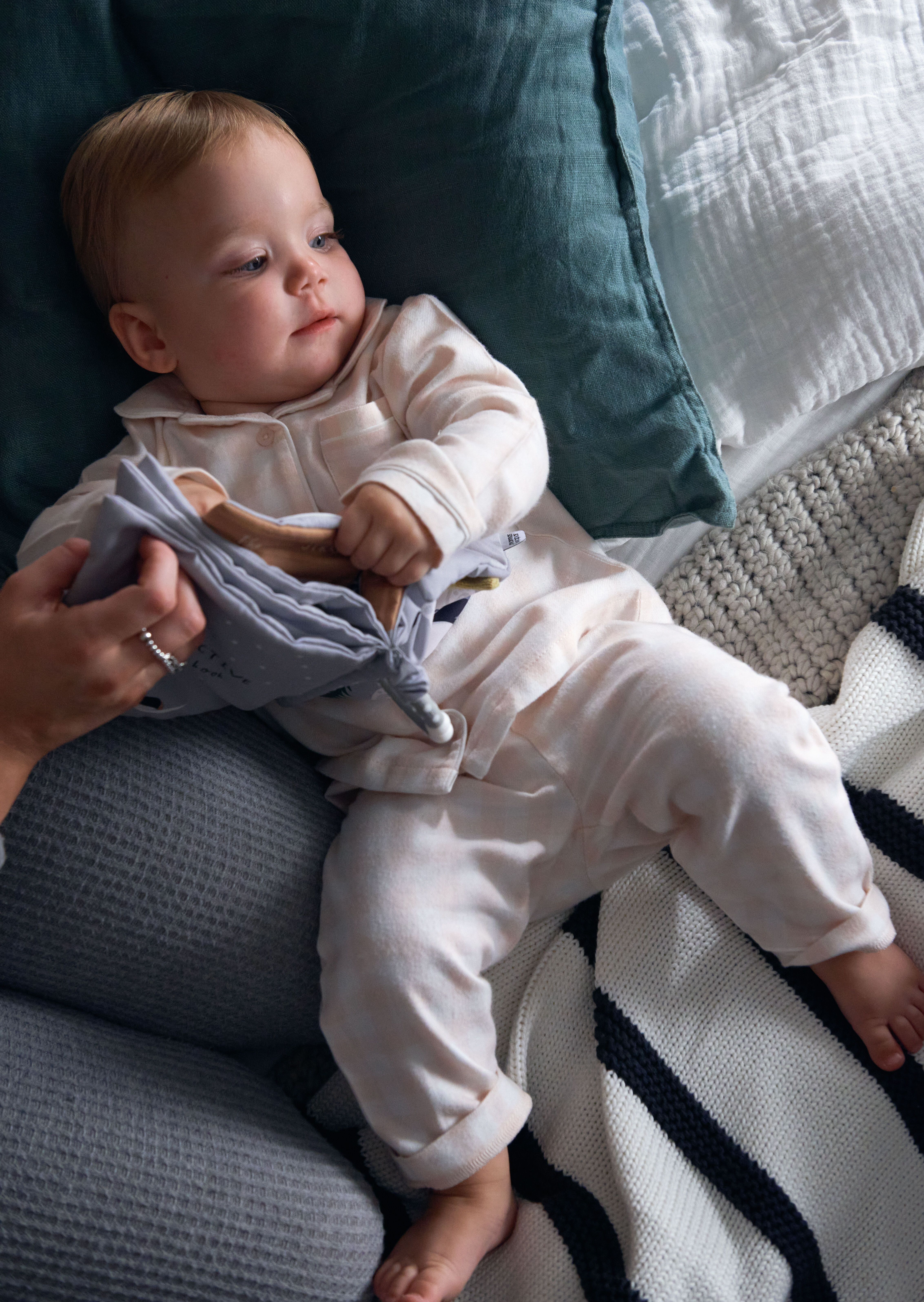 بيجاما منسوجة بنقشة مربعات غينغهام - وردي image number 7