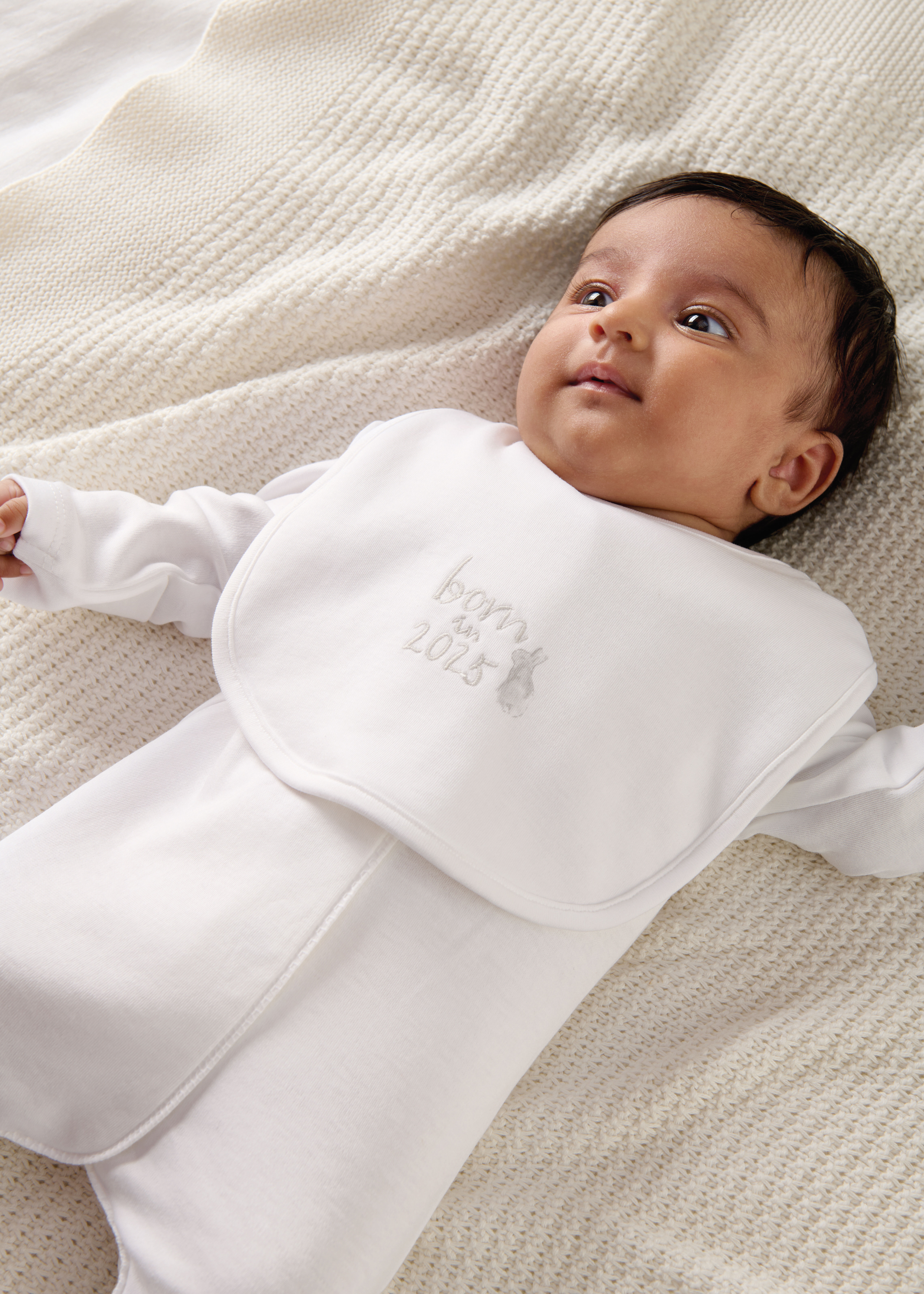 صدرية بتطريز Born in 2025