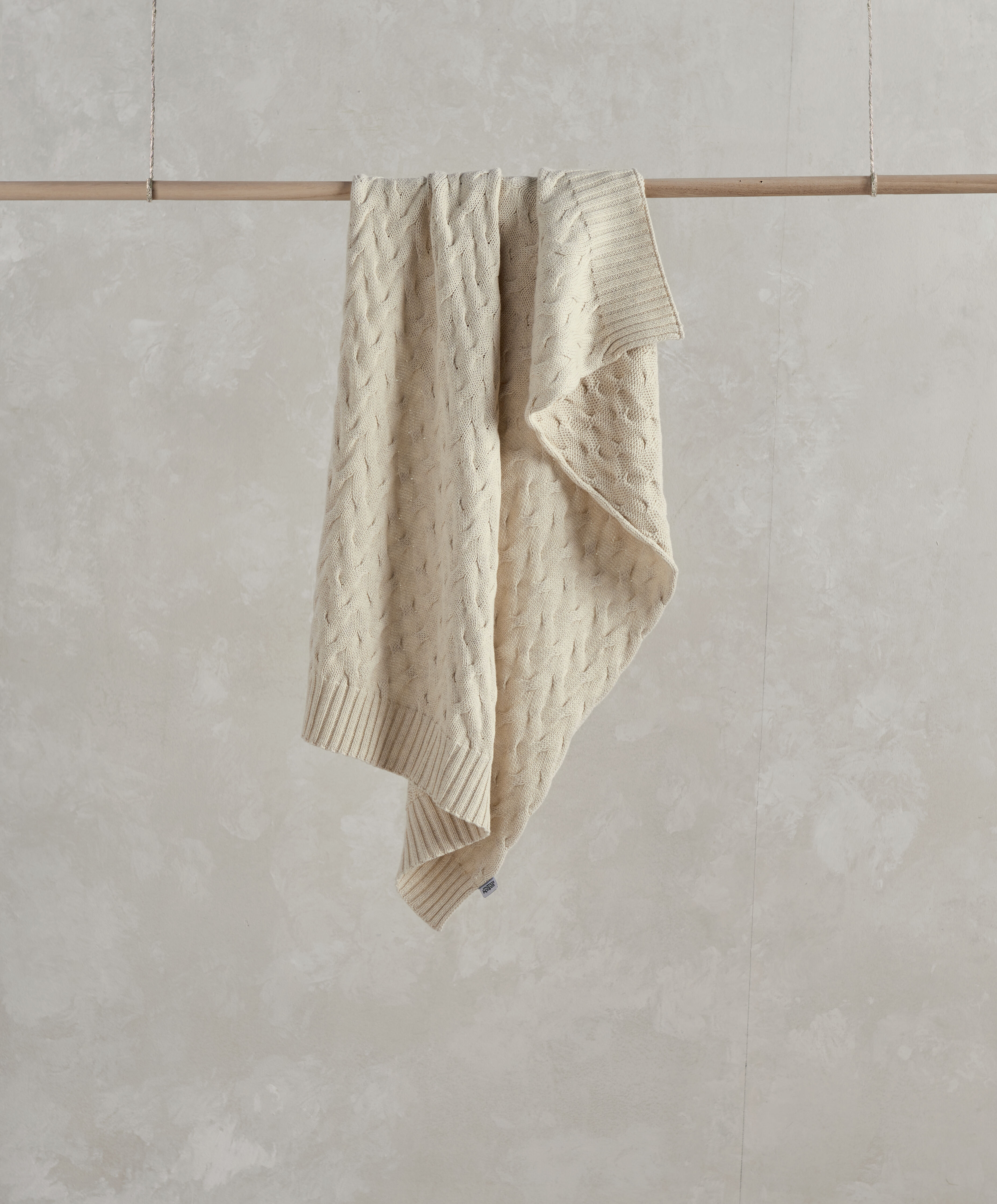 بطانية منسوجة بغرزة الضفيرة - ويلكم تو ذا ورلد داكلينج