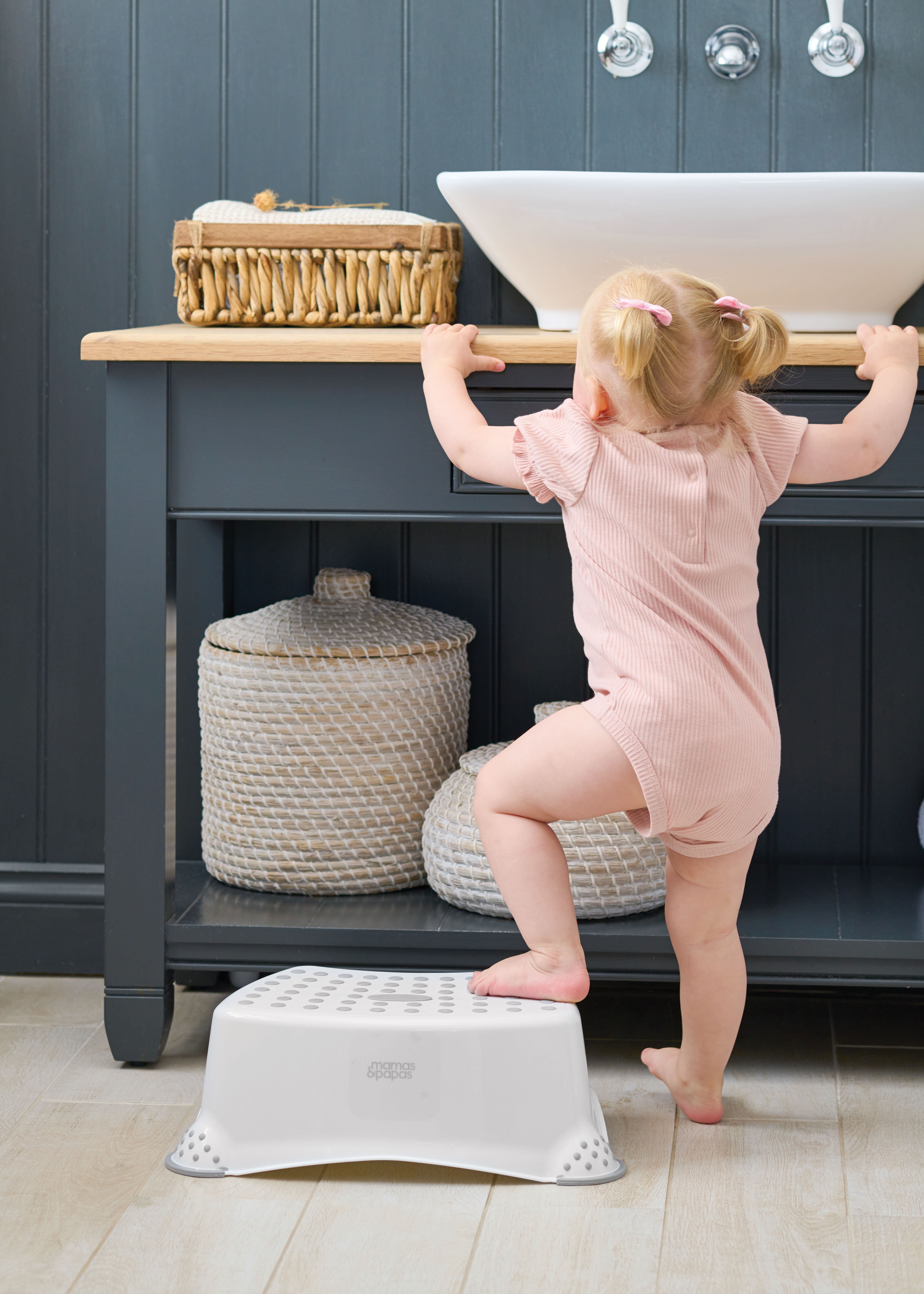 درجة سلم مضادة للانزلاق- رمادي فاتح image number 2