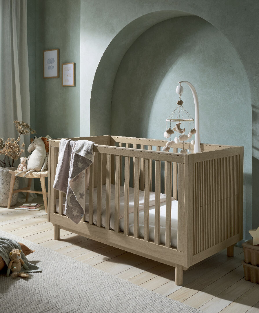 مجموعة سرير أطفال مع خزانة ملابس أوسكا بلون اوك، قطعتين image number 2