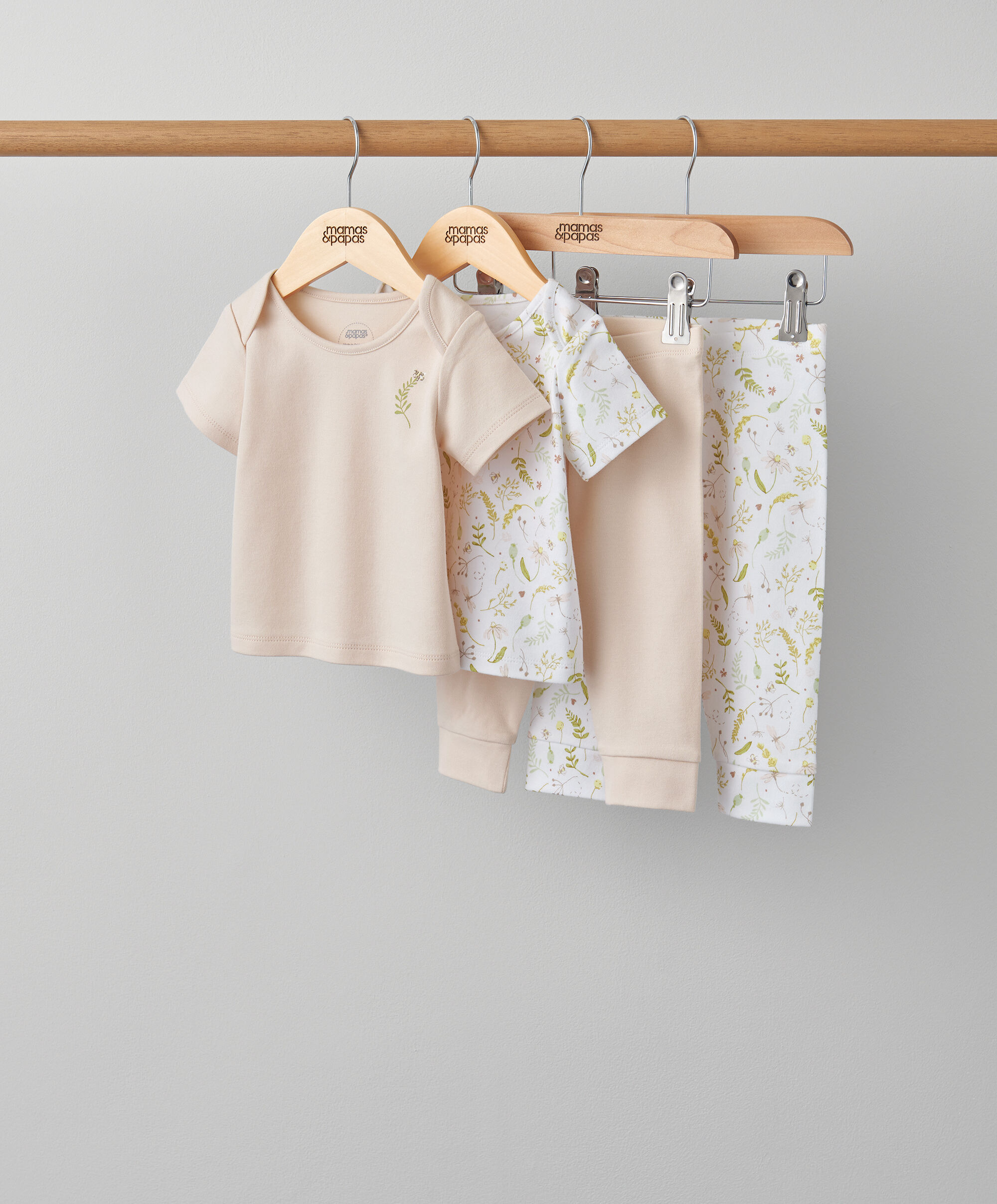 طقم بيجاما بشورت ونقشة زهور - قطعتان image number 1