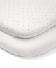 مجموعة مهد لوا لجانب السرير بلون بيج وغطاء فرشة وشرشف بحواف مطاطية - أبيض/نقشة نجوم image number 7