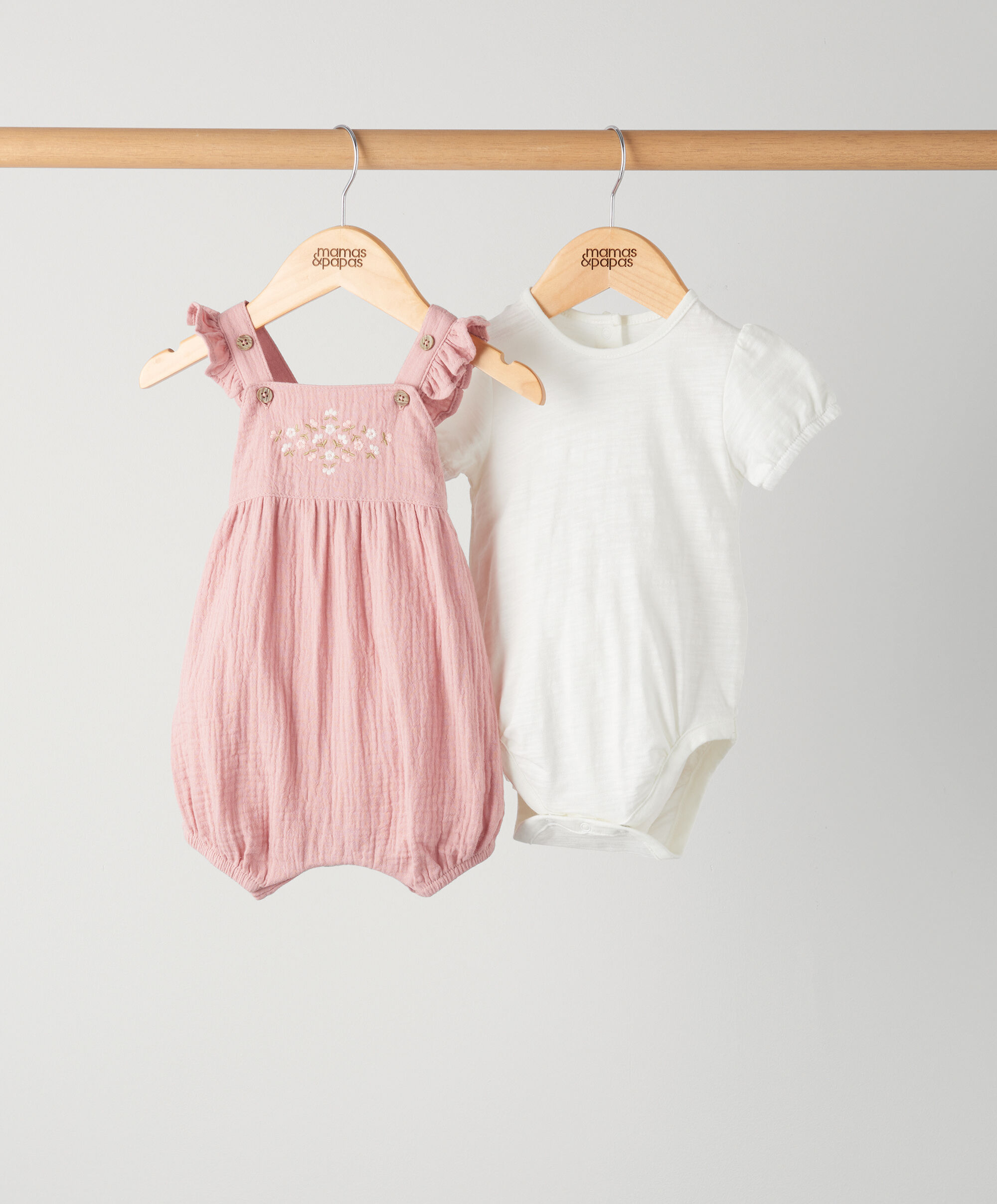 طقم دنغري مطرز ولباس قطعة واحدة - وردي image number 1