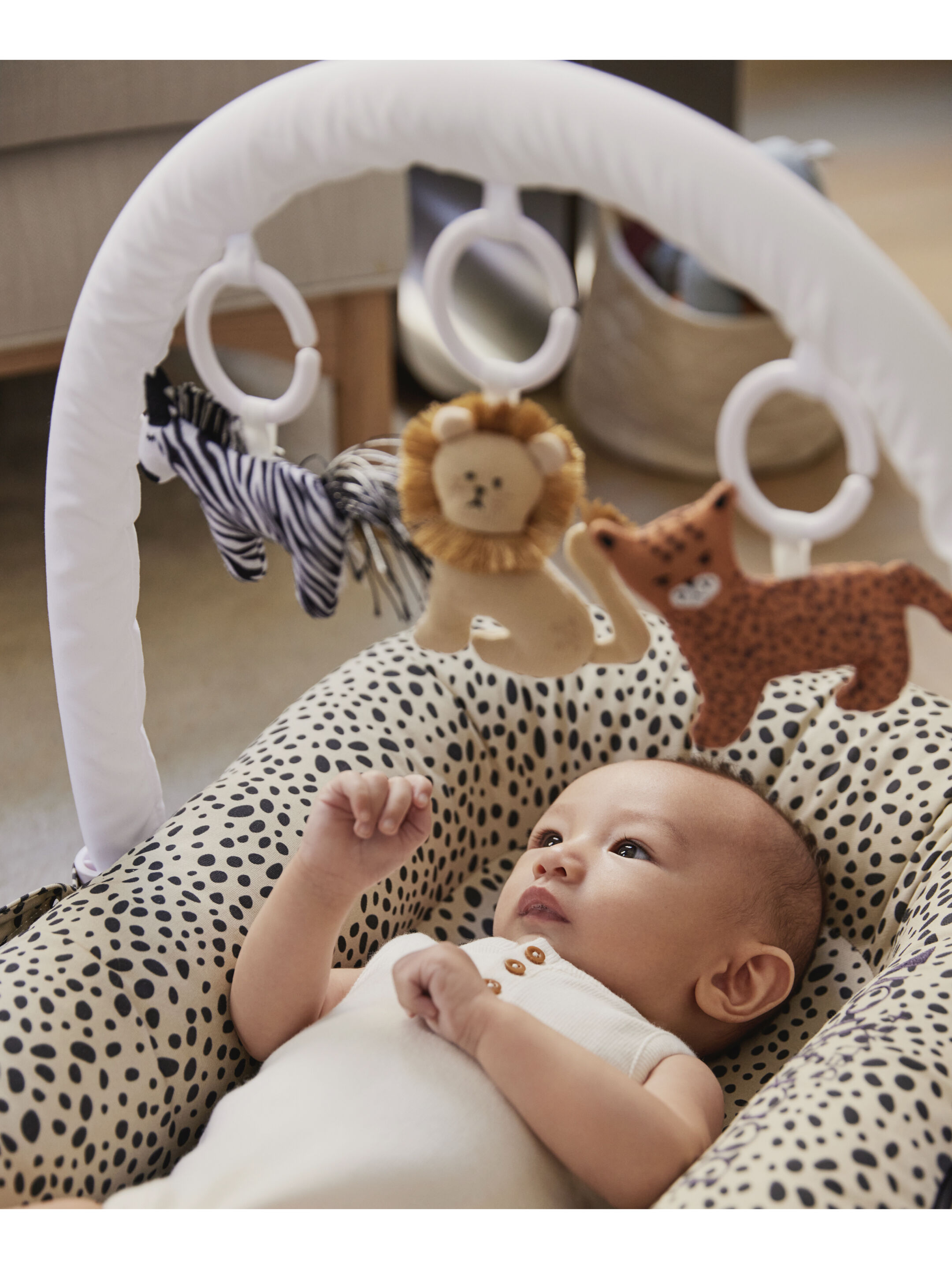 قوس ألعاب أبيض ومجموعة ألعاب من دوك ايه توت image number 3