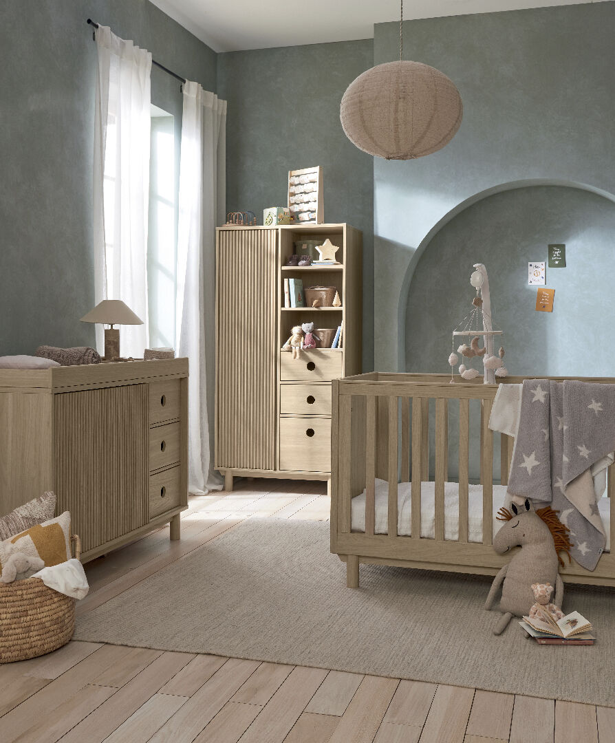 مجموعة سرير أطفال أوسكا ووحدة أدراج عريضة وخزانة بلون اوك، 3 قطع