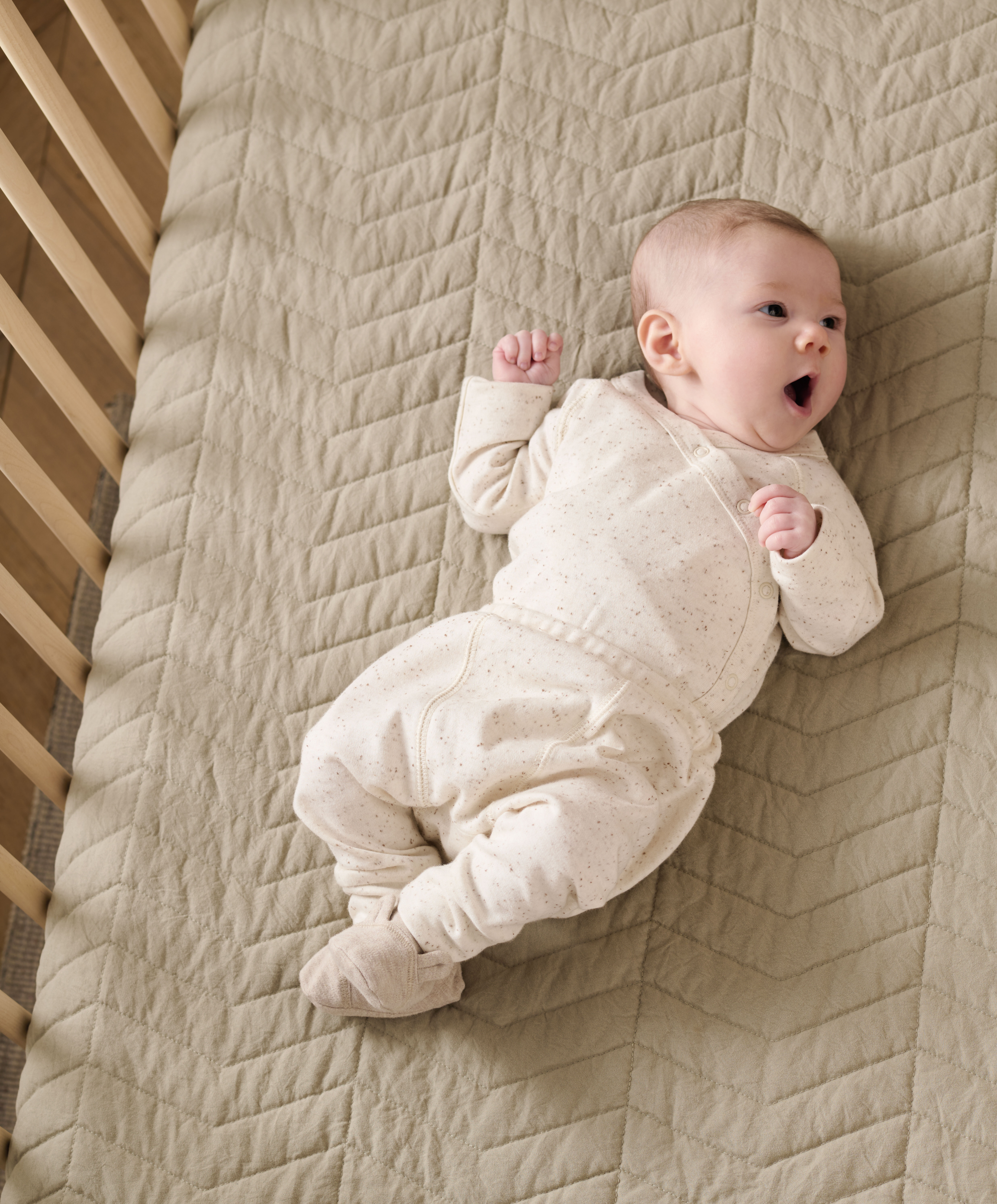 جوارب بنمط بوت مزين بدب image number 4