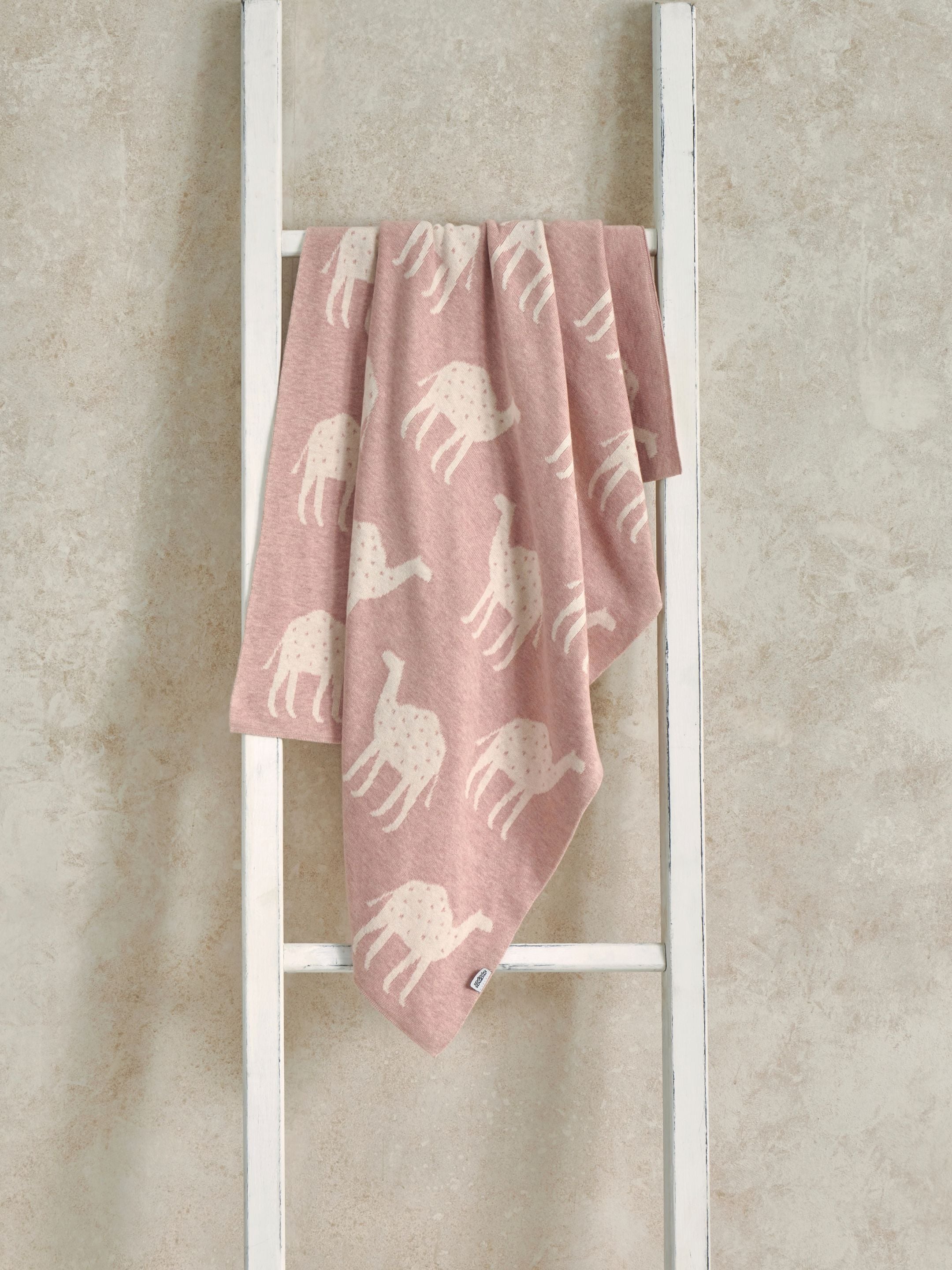 Cuddle Gift Set - Camel Pink Blanket with Larry Lamb Soft Toy image number 6