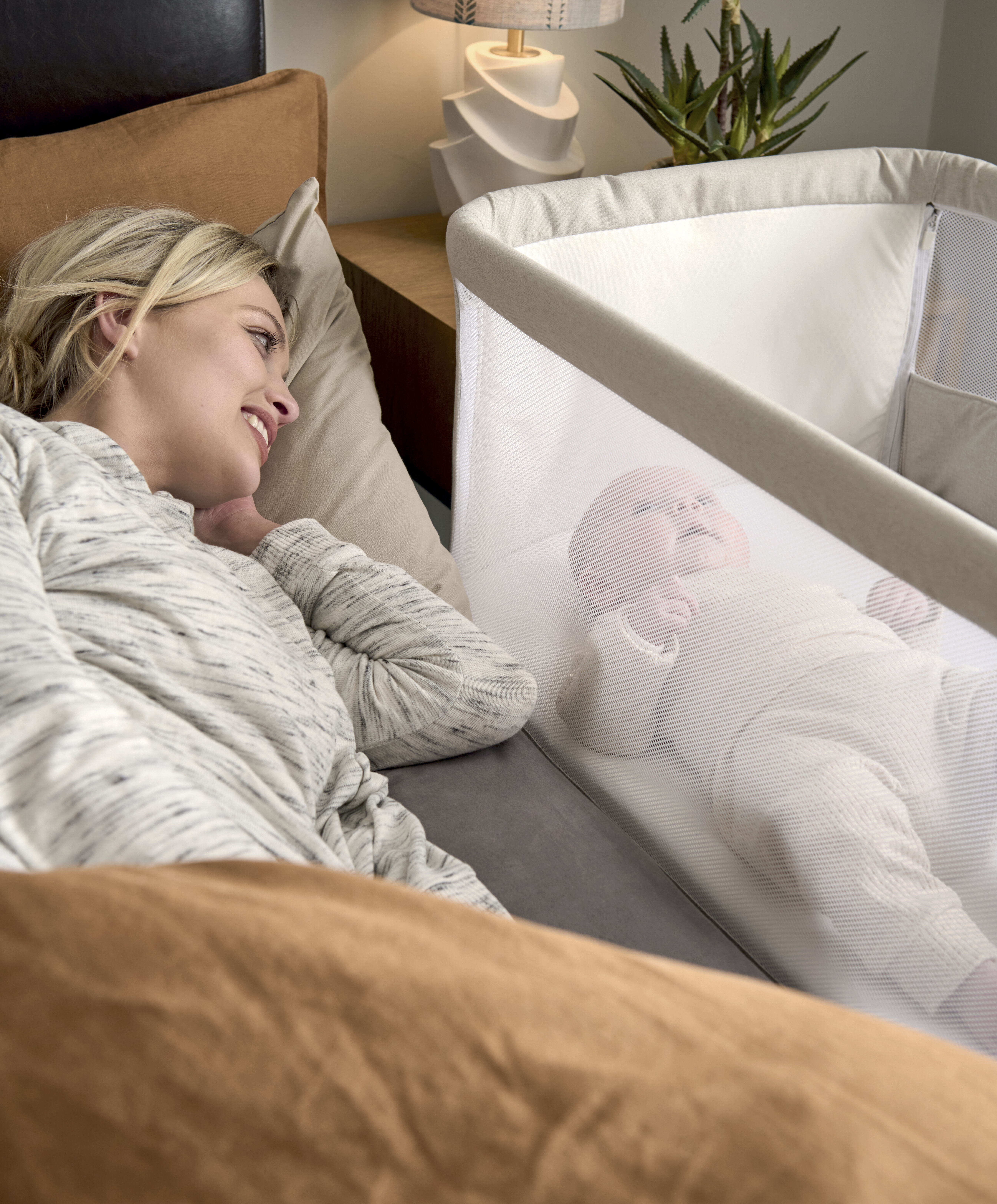 مهد لوا لجانب السرير - بيج image number 3