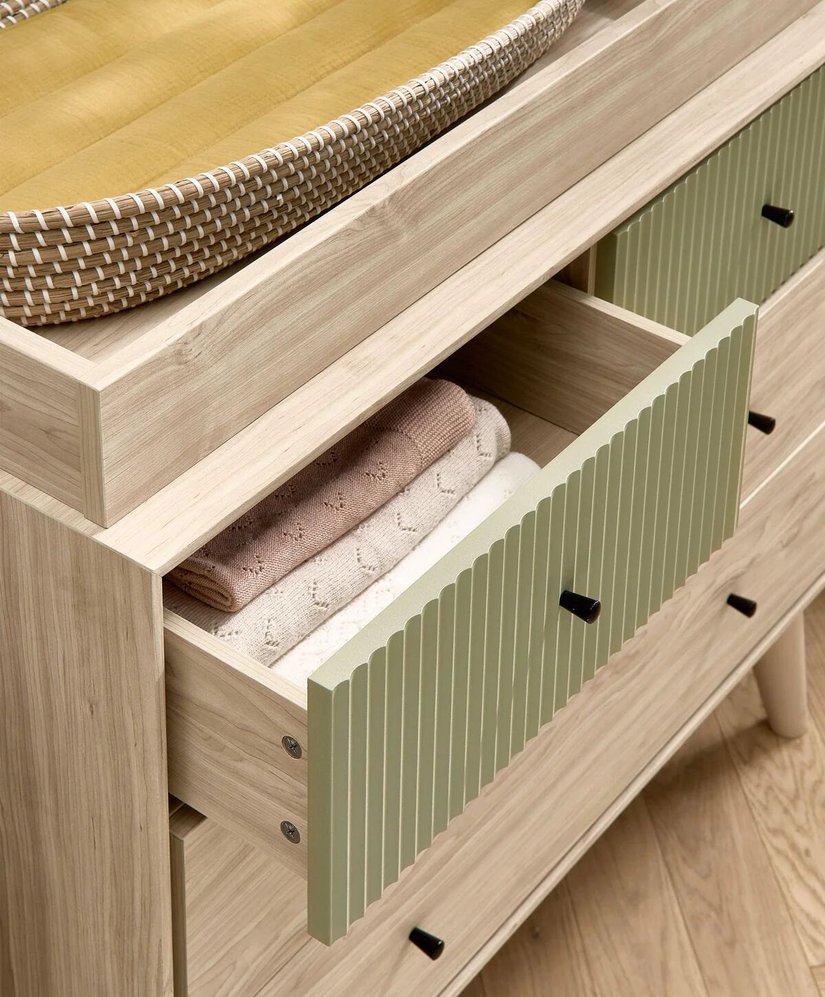 Coxley Nusery Dresser Changer - Natural/Olive Green image number 5