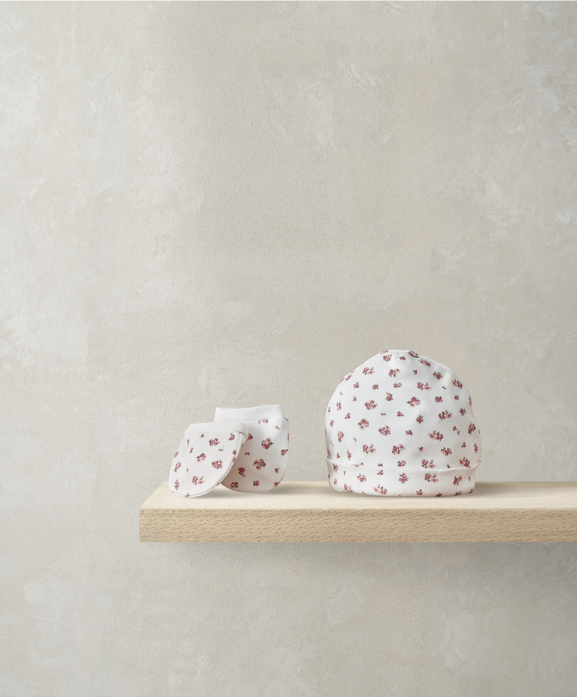 طقم قبعة وقفازات روز للأطفال الخدج