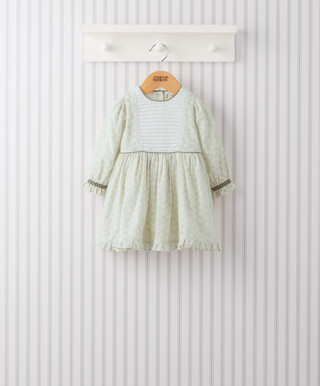 فستان بطيات محاكة في الأمام فستان بطيات محاكة في الأمام