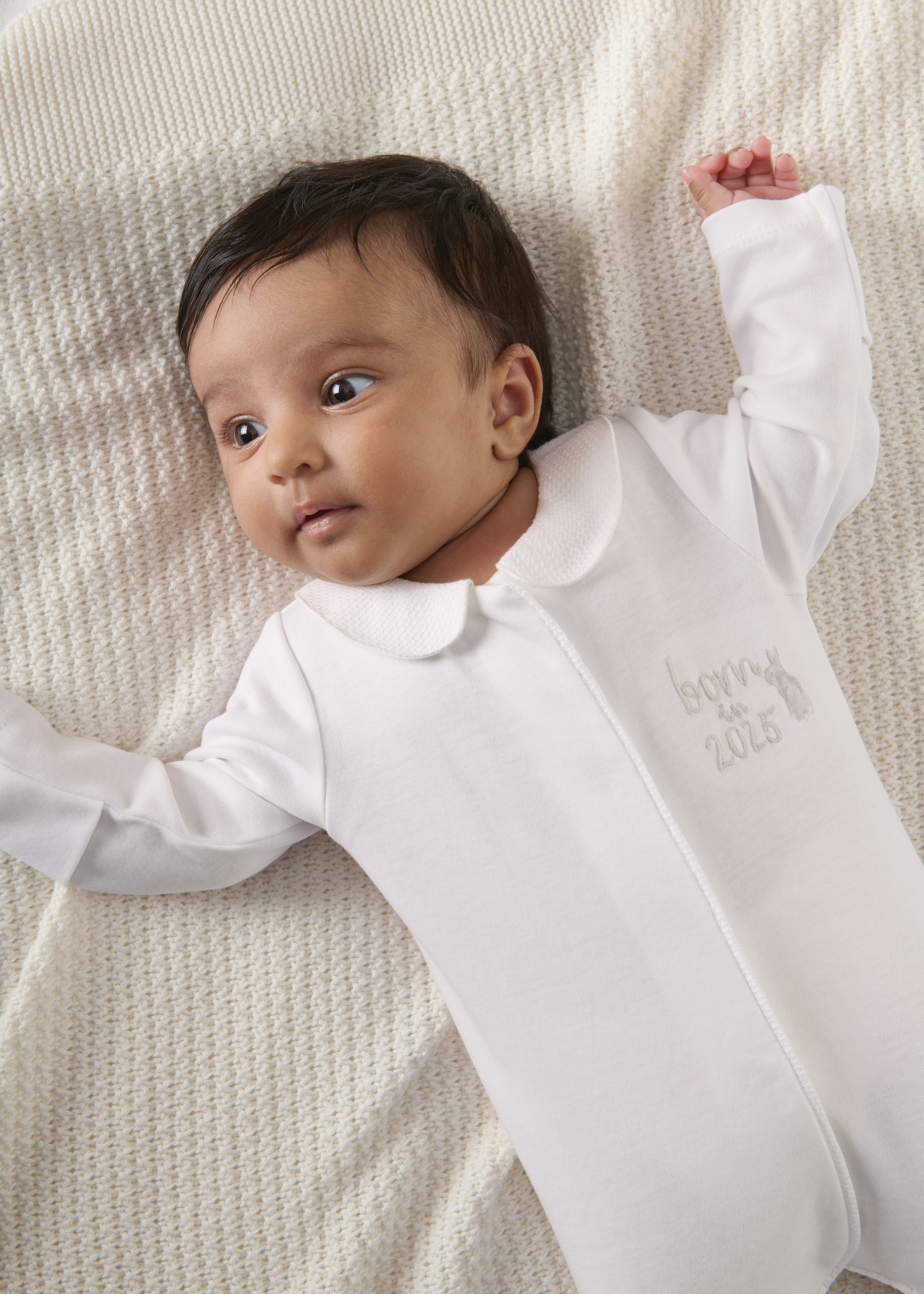 بيجاما قطعة واحدة بتطريز Born in 2025 image number 4