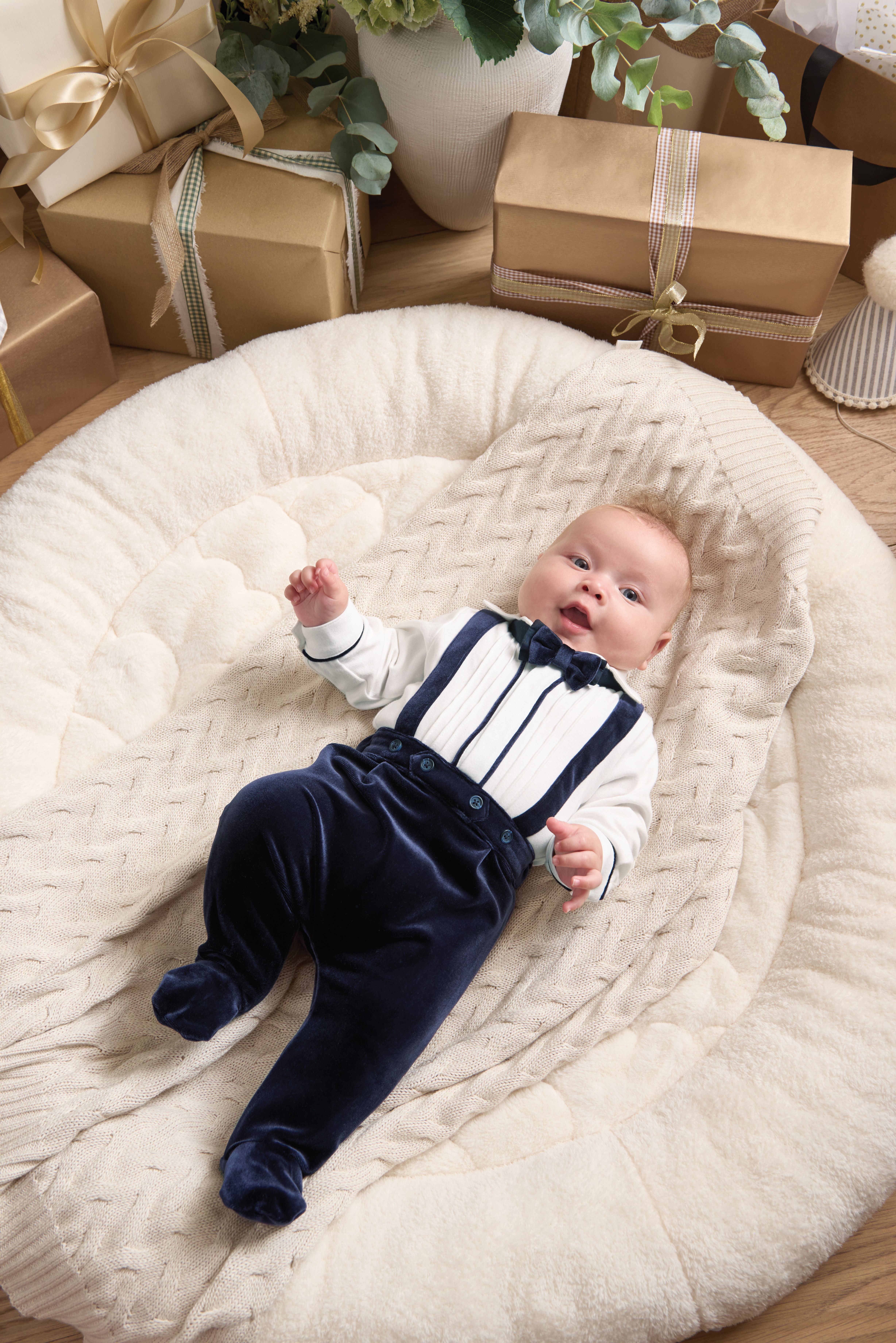 طقم بدلة توكسيدو وربطة عنق بلون كحلي - قطعتان image number 6