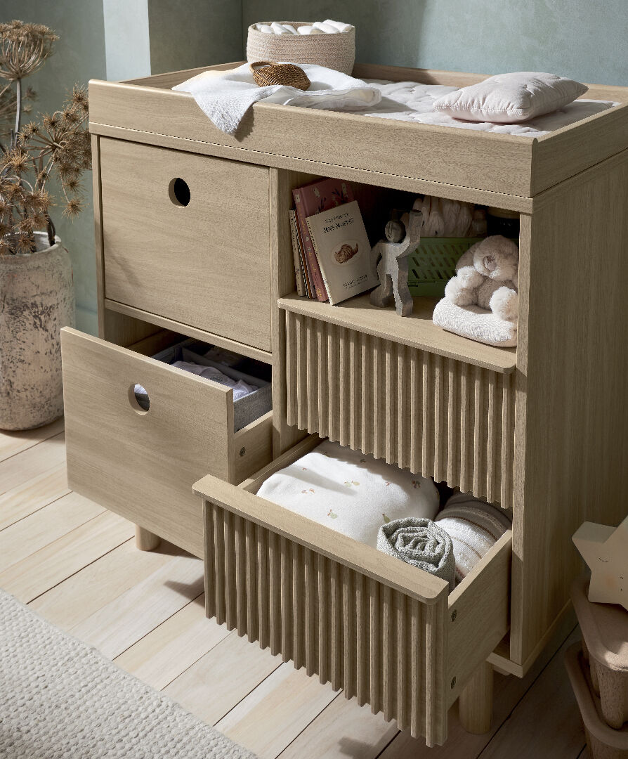 وحدة أدراج أوسكا نارو مع سطح تغيير، باللون ناتورال/ أوك image number 4