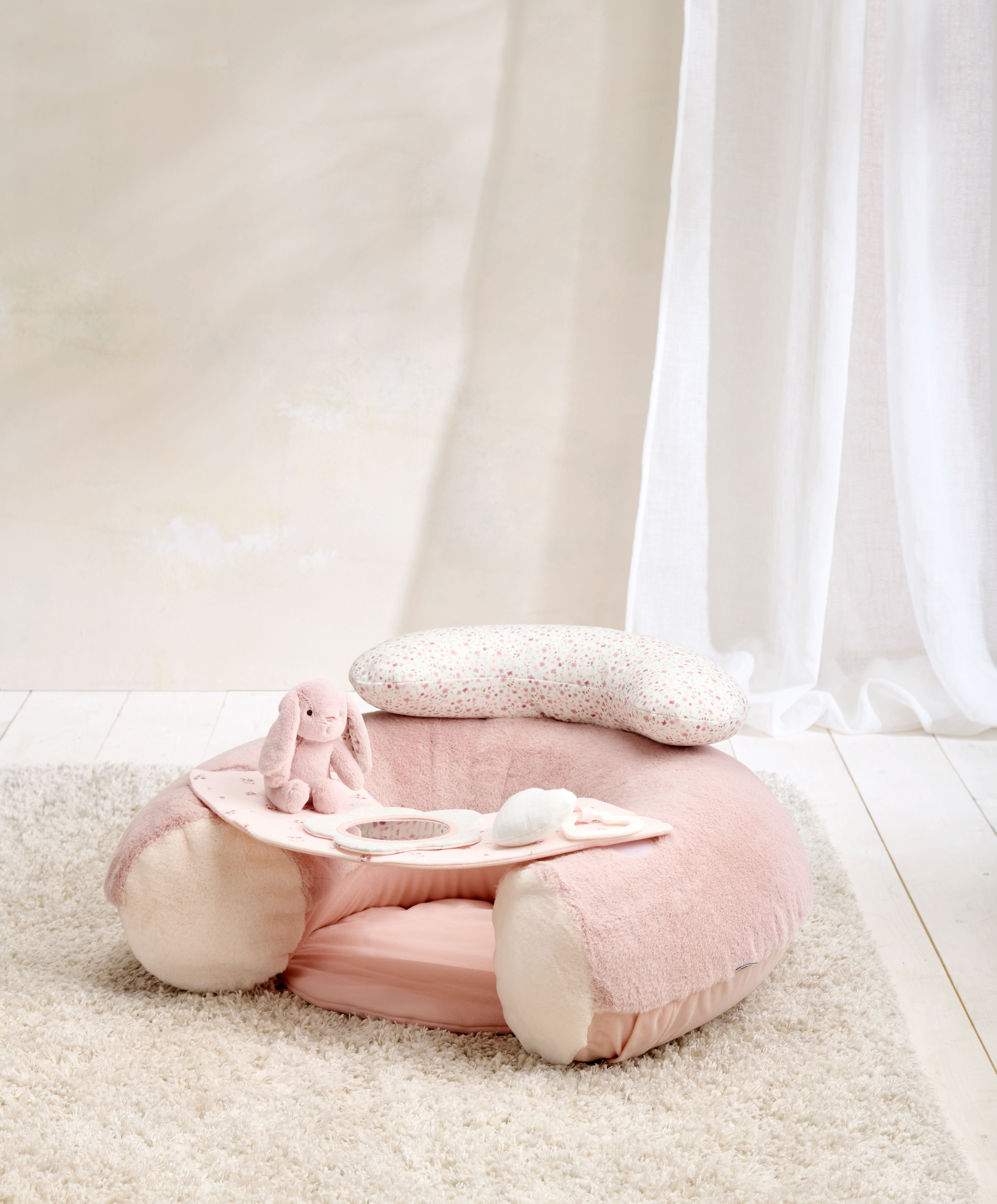 مقعد أرضي ويلكم تو ذا وورلد للجلوس واللعب بتصميم أرنب - وردي