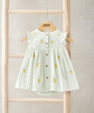 فستان بتصميم مخطط فستان بتصميم مخطط