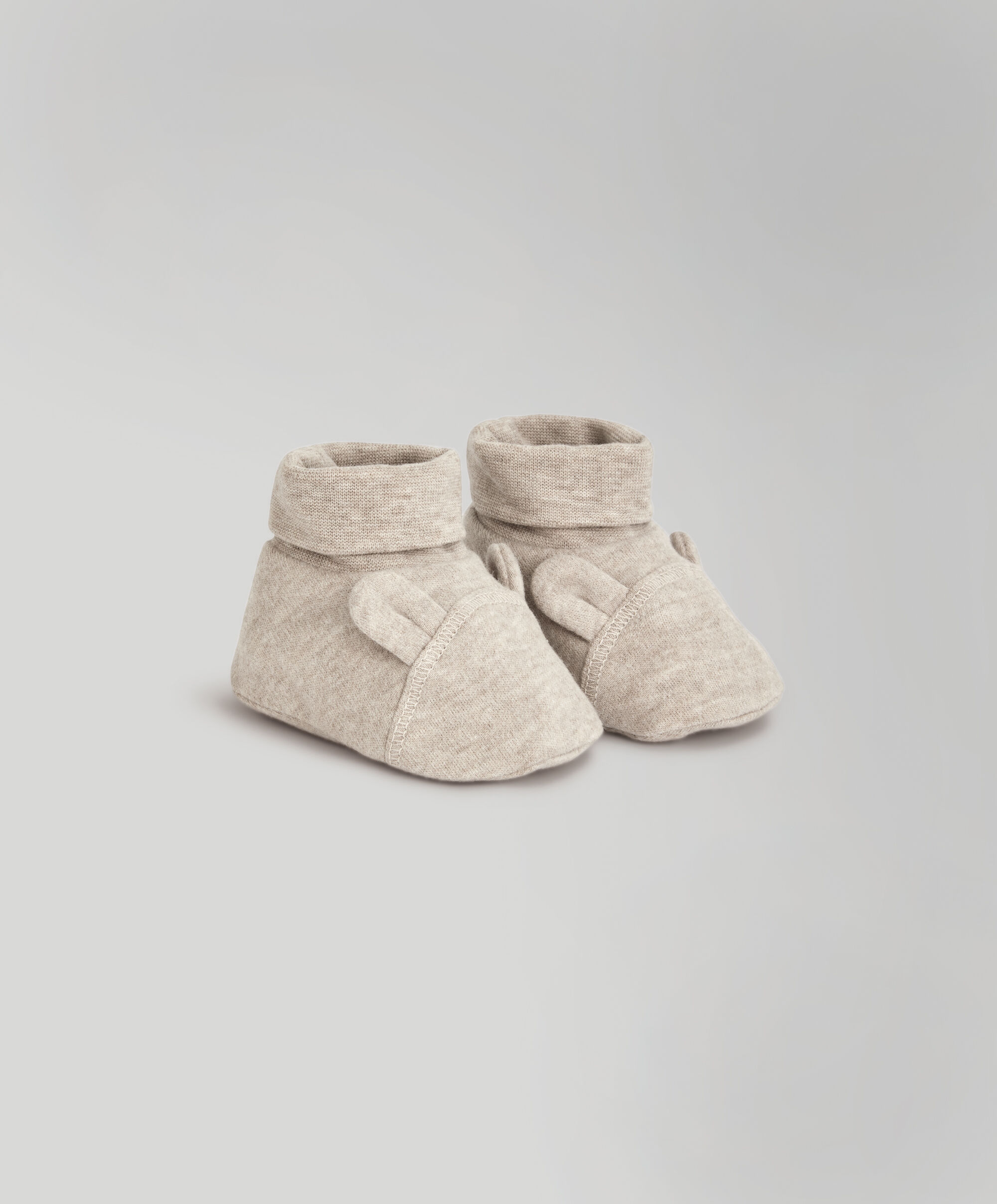 جوارب بنمط بوت مزين بدب