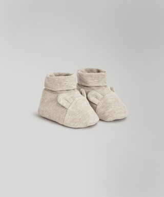 جوارب بنمط بوت مزين بدب جوارب بنمط بوت مزين بدب