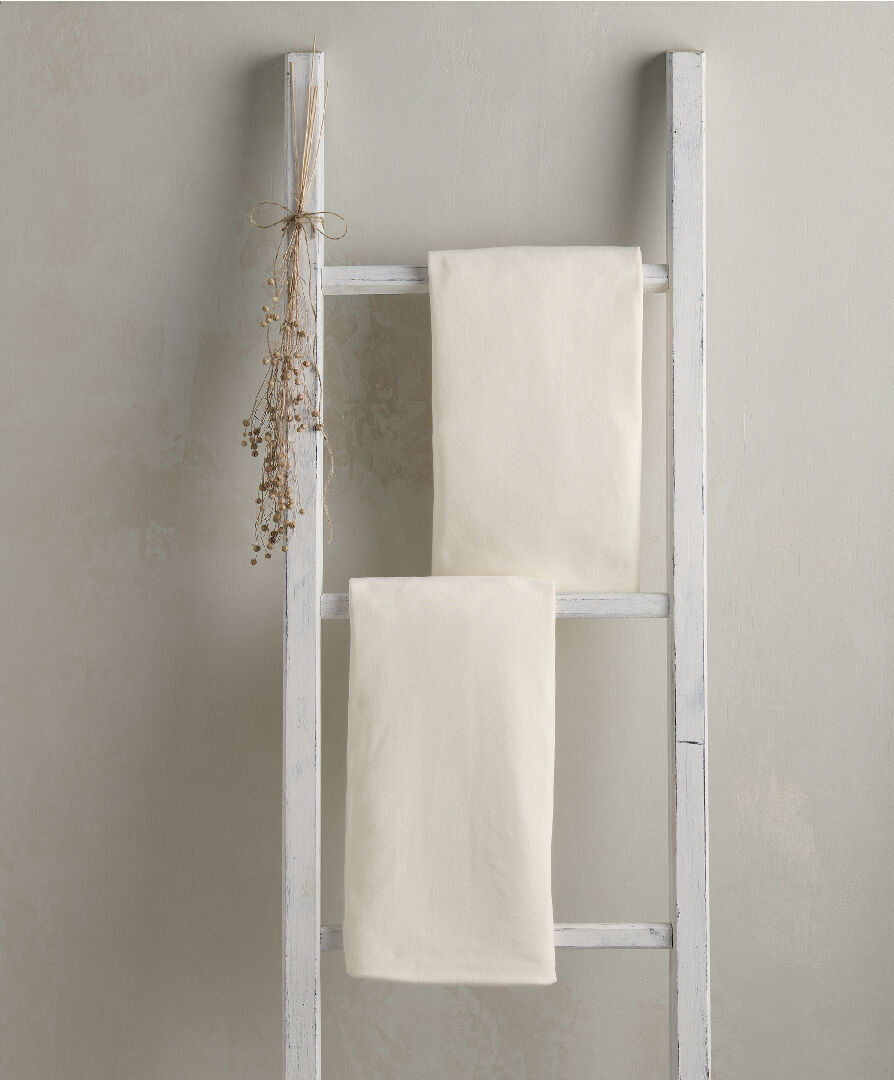 طقم شرشف مهد بحواف مطاطية بلون أبيض كريمي - قطعتان