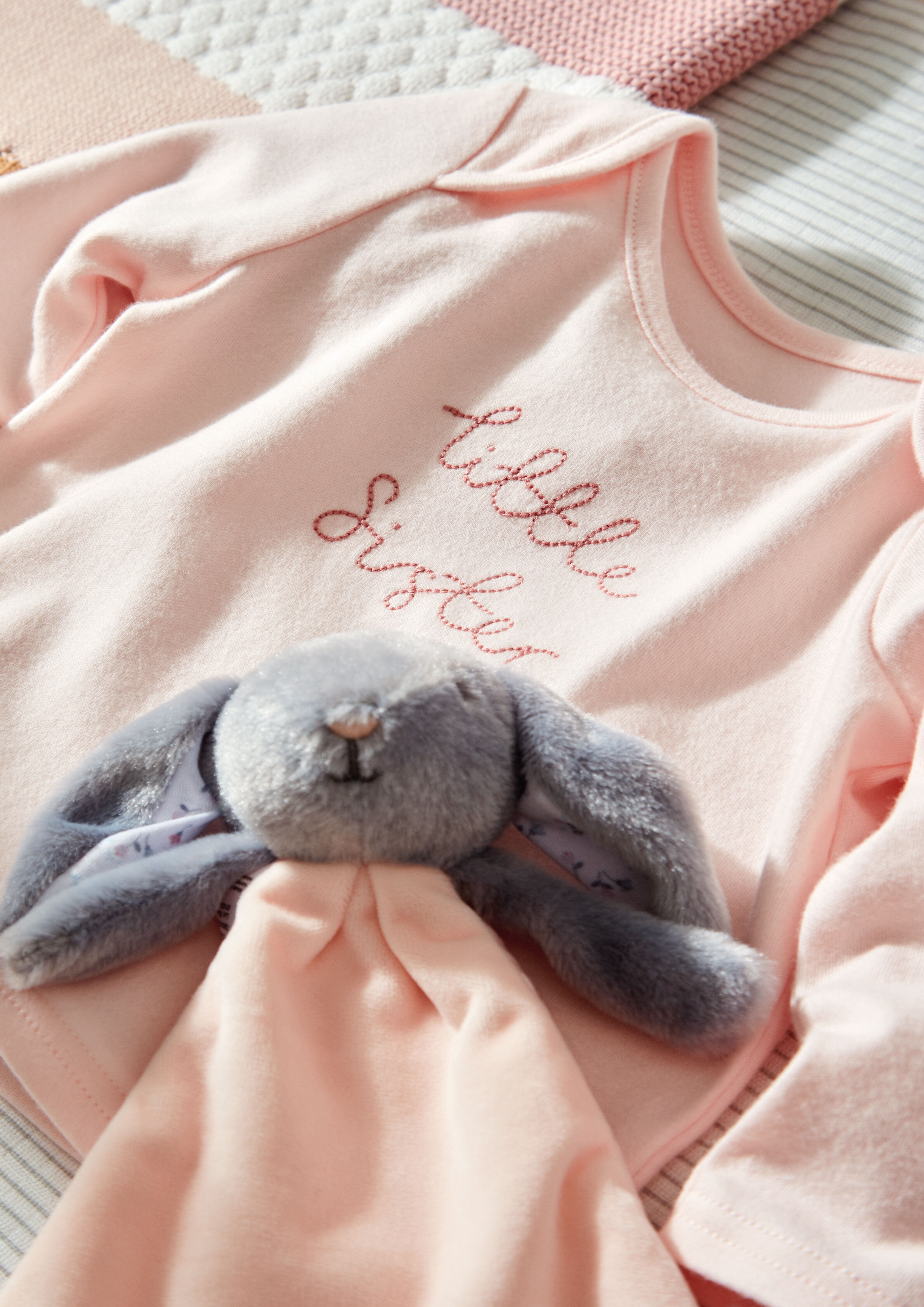 تي شيرت بأكمام طويلة ونقشة Little Sister - وردي image number 5