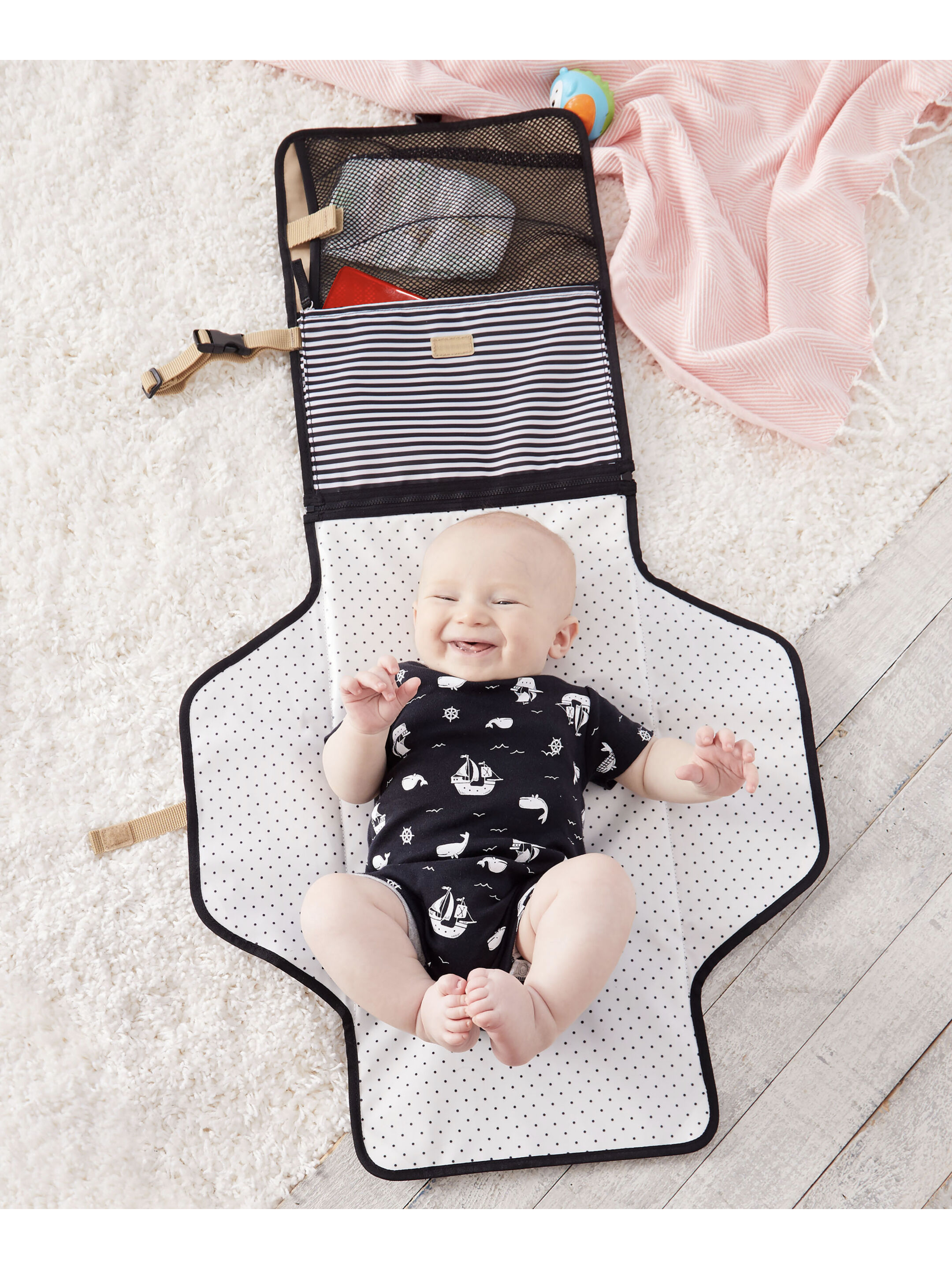 مجموعة تغيير الحفاضات برونتو من سكيب هوب - نقشة خطوط بالأبيض والأسود image number 3