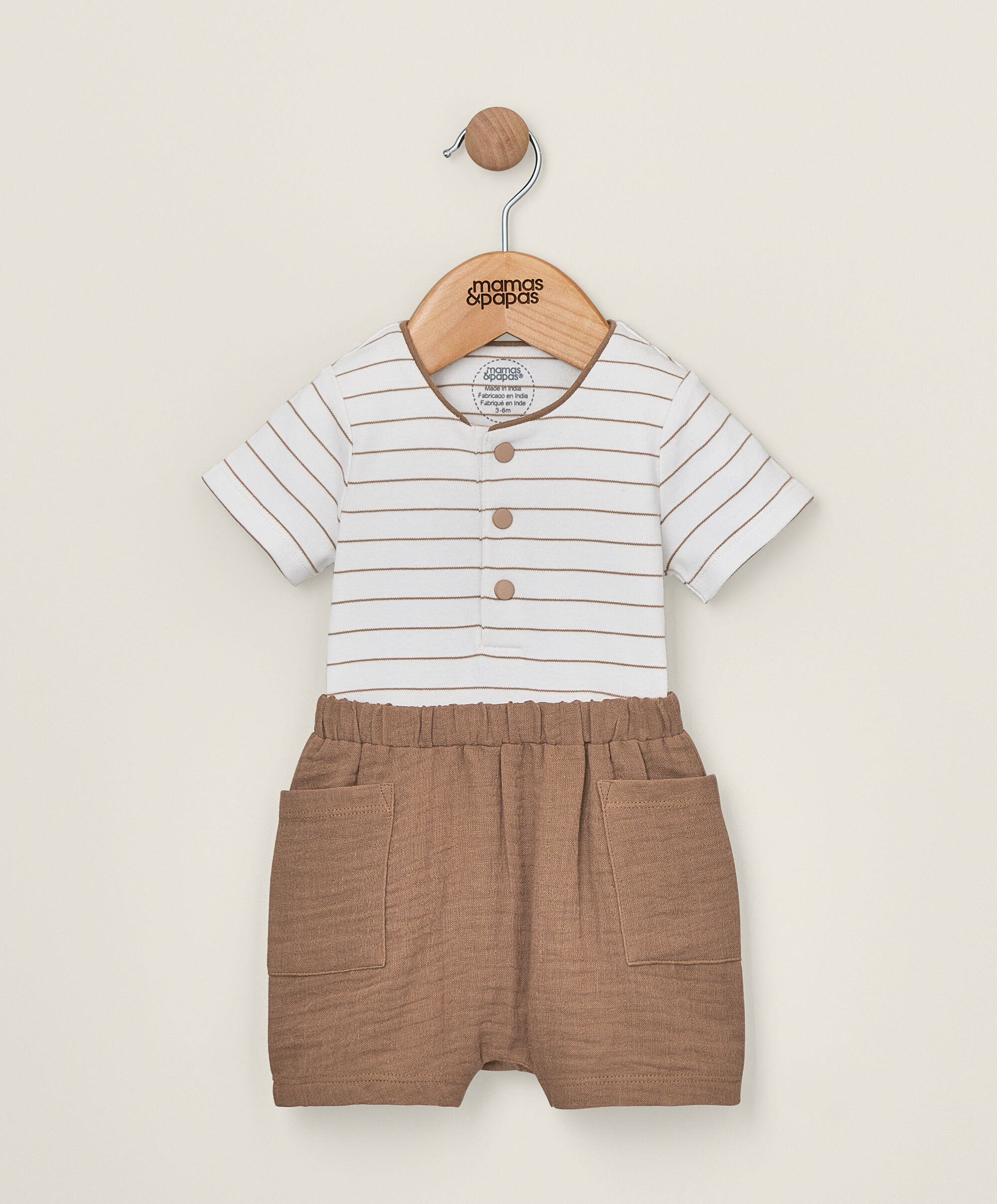 طقم لباس قطعة واحدة وشورت - قطعتان