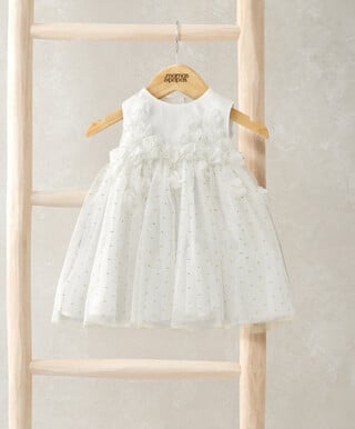 فستان مزين بزهور بارزة متناثرة فستان مزين بزهور بارزة متناثرة