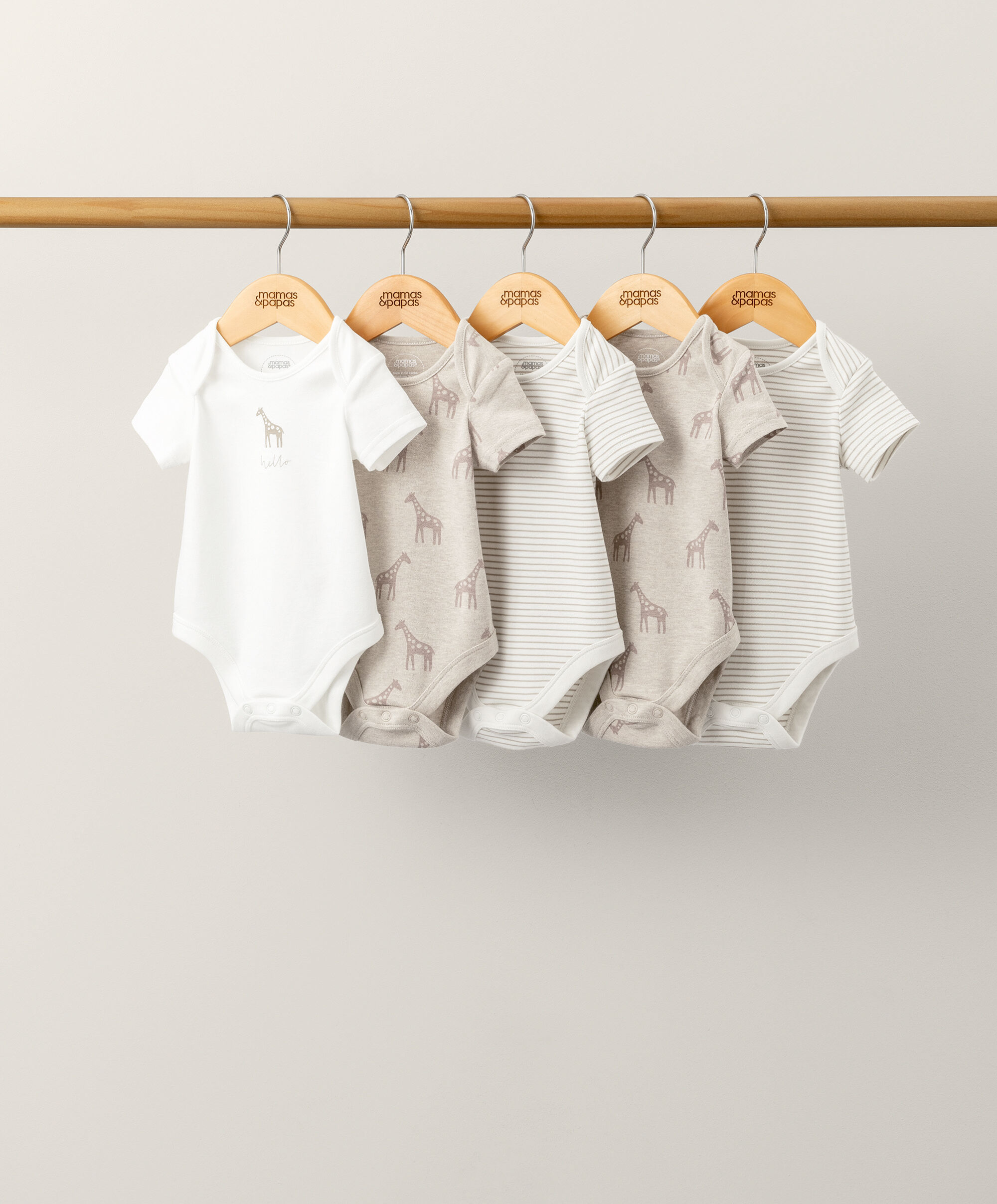 طقم لباس قطعة واحدة بنقشة زرافة بألوان محايدة- 5 قطع image number 1