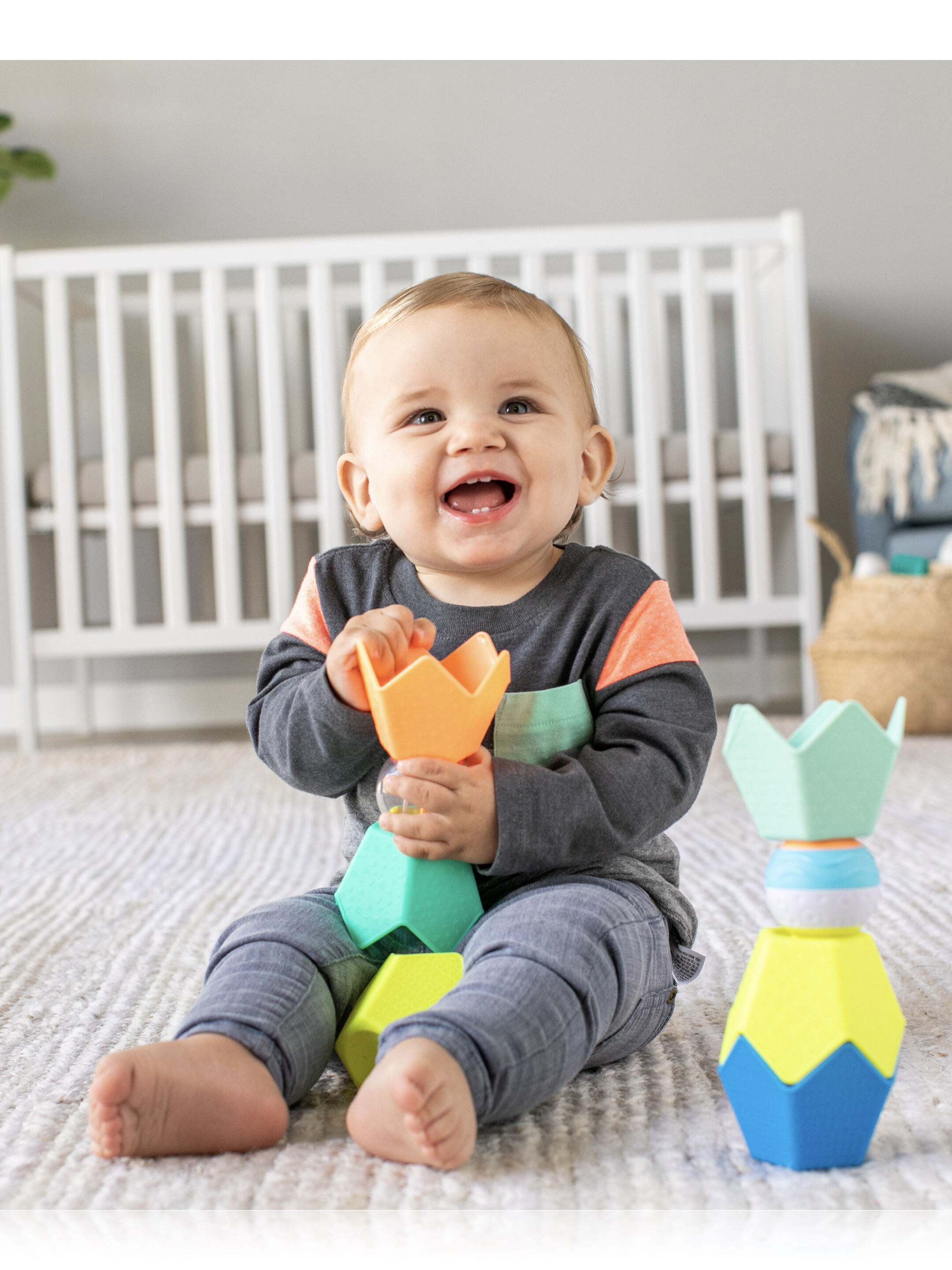 مجموعة كرات ومكعبات وأكواب للتجميع والتركيب من إنفانتينو