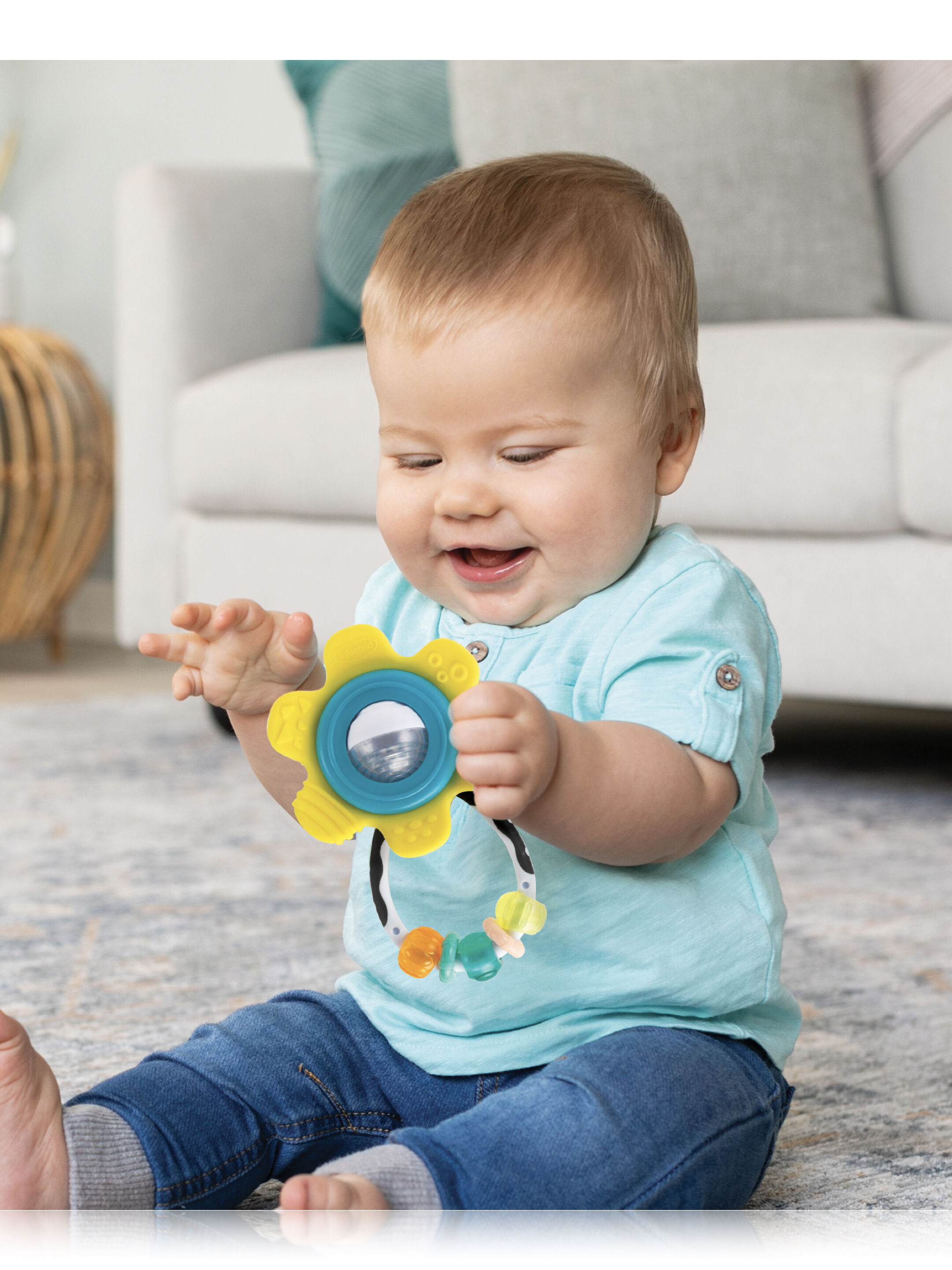 مجموعة هدايا حلقات تسنين وخشخيشة للرضع من إنفانتينو image number 2