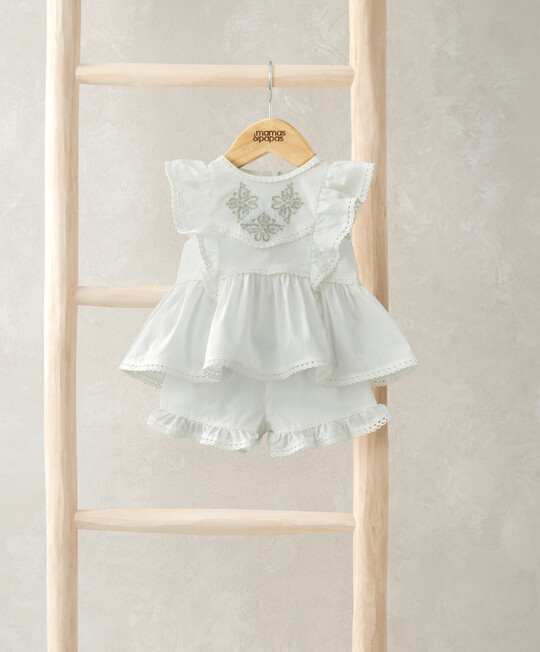 طقم بلوزة وشورت بكشكش وتطريزات - قطعتان طقم بلوزة وشورت بكشكش وتطريزات - قطعتان image number 1